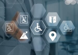 Une interface numérique affichant diverses icônes d'accessibilité, notamment l'accès aux personnes en fauteuil roulant, les ascenseurs, les rampes d'accès et un repère de localisation, superposées à l'image d'une personne en costume.