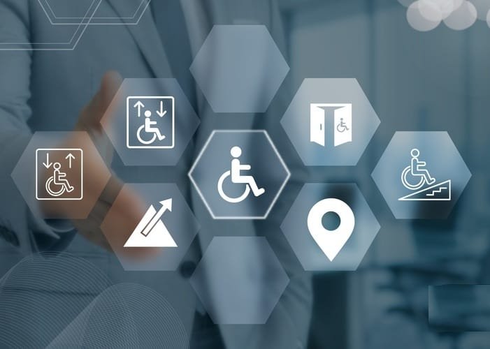 Une interface numérique affichant diverses icônes d'accessibilité, notamment l'accès aux personnes en fauteuil roulant, les ascenseurs, les rampes d'accès et un repère de localisation, superposées à l'image d'une personne en costume.
